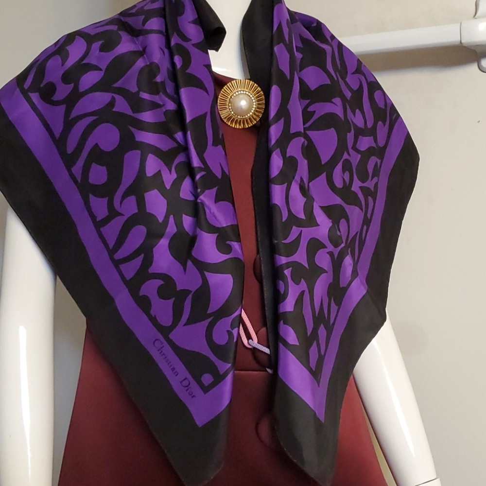 Christian Dior Ladies Slik Scarf. - Picture 6 of 16